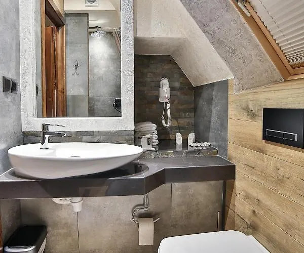 Swarna Ii בית הארחה זקופאנה