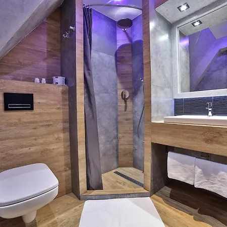 Πανσιόν Swarna Ii 3*
